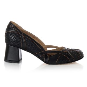 Sapato Alméria em cobra fake preta, com detalhes em pelica cobre, salto bloco com 5,5cm e sola de couro natural feito à mão.